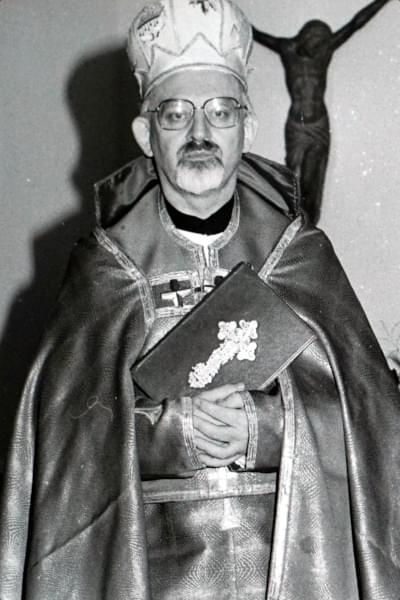 Le Père Peter-Hans Kolvenbach SJ, 29ème Supérieur Général de la Compagnie de Jésus (les Jésuites) célébrant la messe en rite arménien 